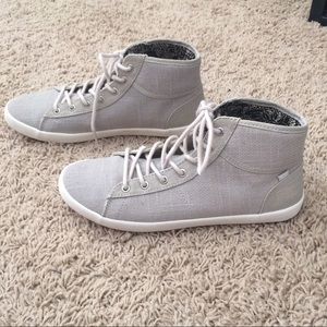 Roxy gray high tops. Size 9, brand new!