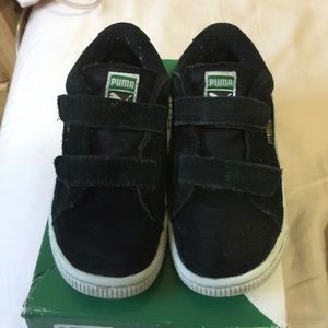Black suede puma sneakers