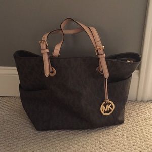 Michael Kors jet set signature logo tote