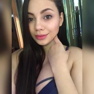 Meet your Posher, Claudia