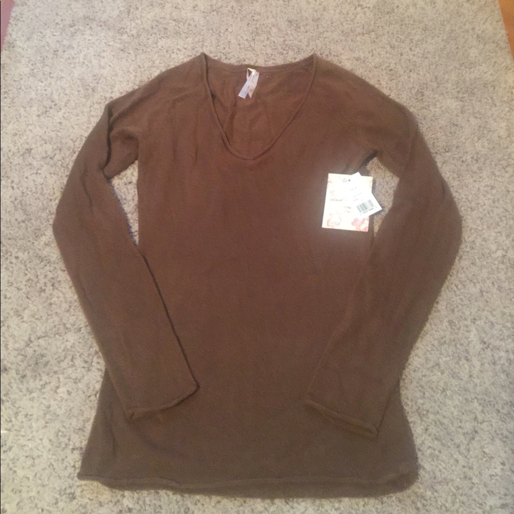 NWT. Brown sweater