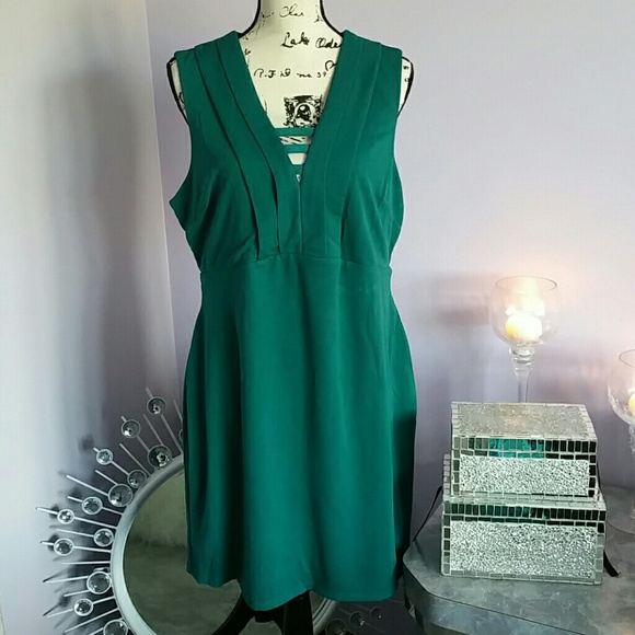 ▪️host pick▪️plus size dress with cut out detail▪️ - Picture 3 of 5