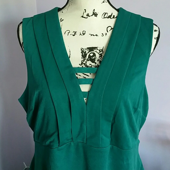 ▪️host pick▪️plus size dress with cut out detail▪️ - Picture 4 of 5