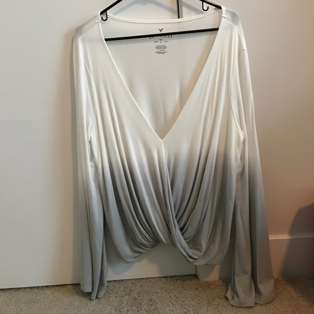 American Eagle flowy sleeved shirt
