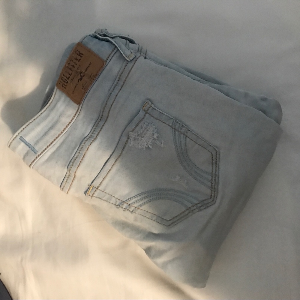 hollister light wash distressed skinny jeans