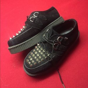 Studded tuk creepers 🖤