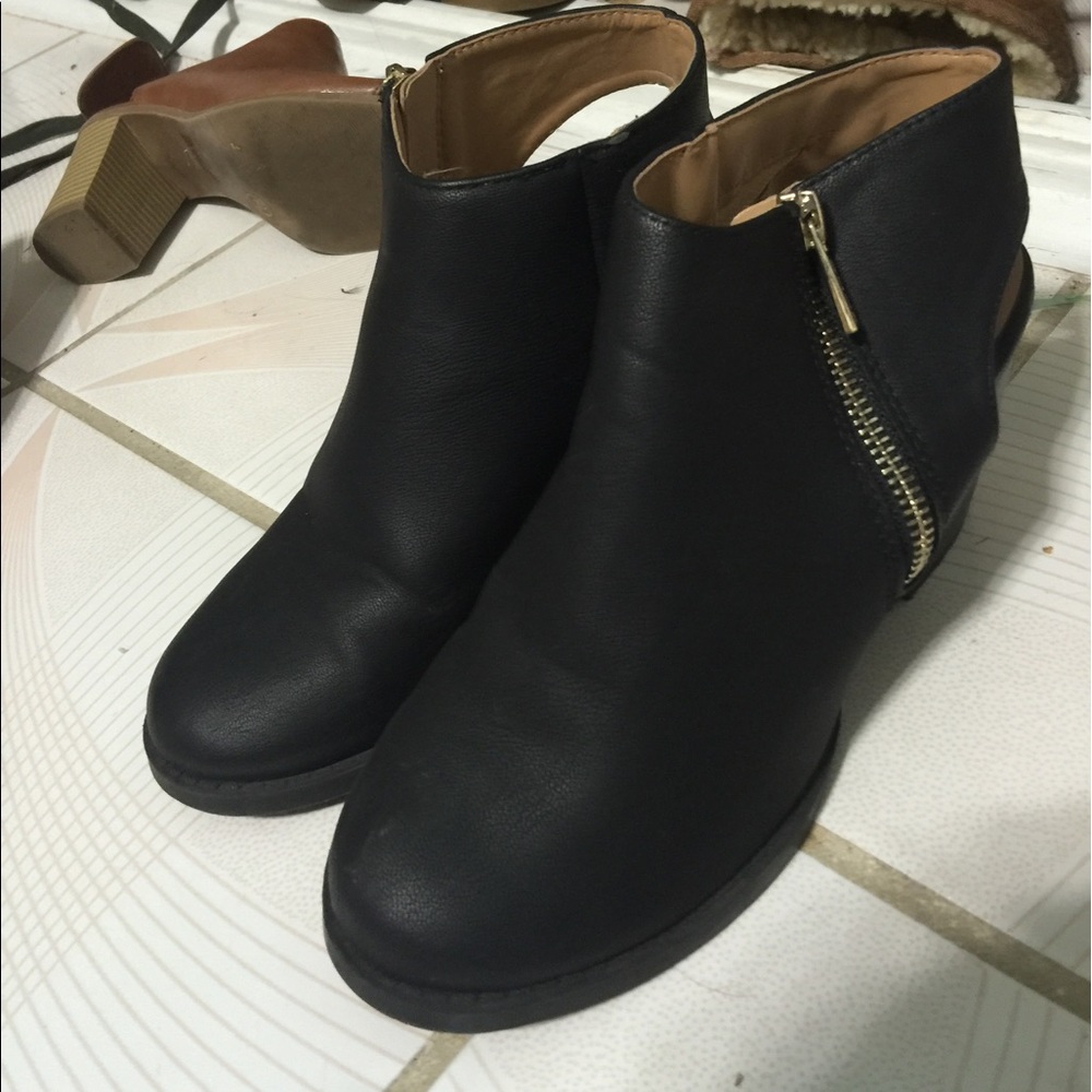 Black soda booties