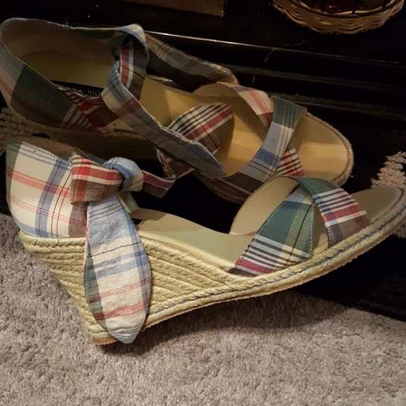 Beautiful ankle tie wedge - Picture 2 of 4