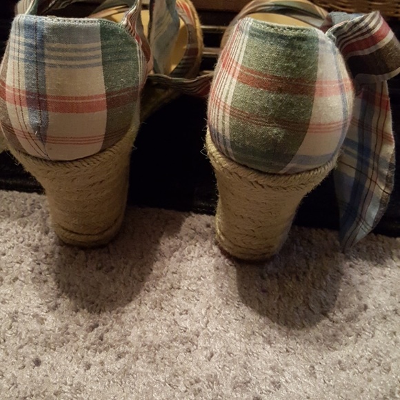 Beautiful ankle tie wedge - Picture 3 of 4