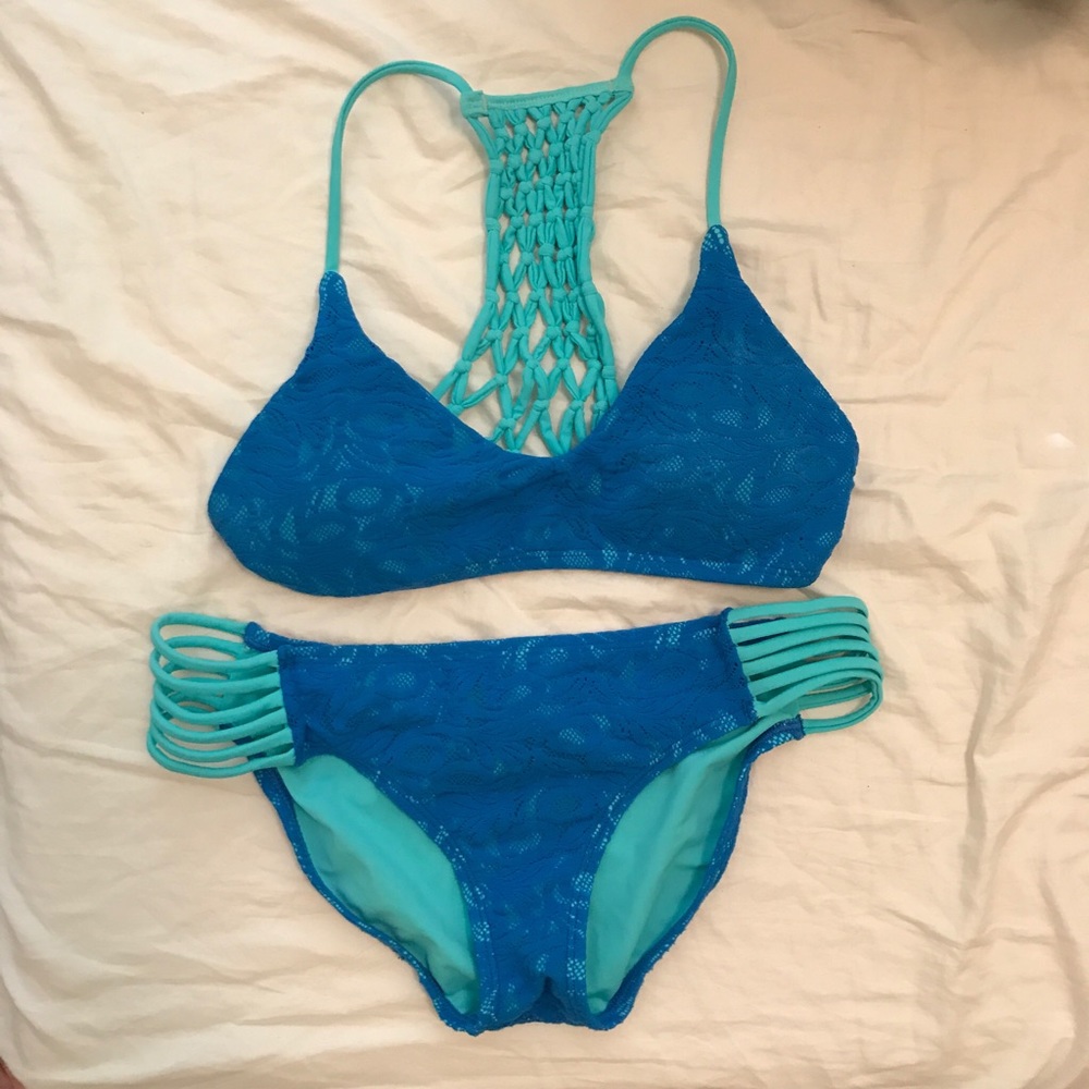 Macy's Raisins blue macrame bikini top + bottom