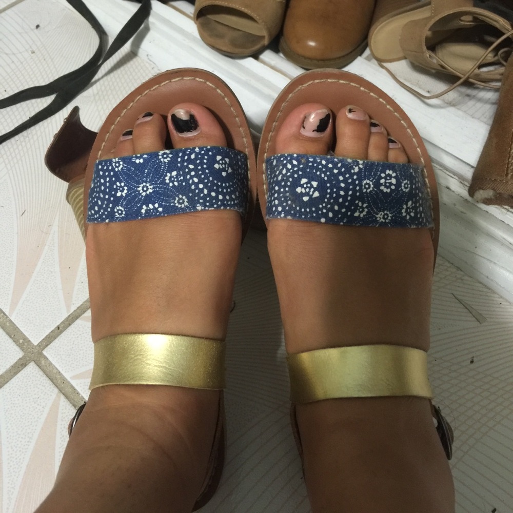 Hollister sandals