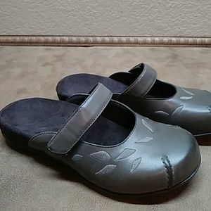 Women's Hannah Orthaheel Clogs 7