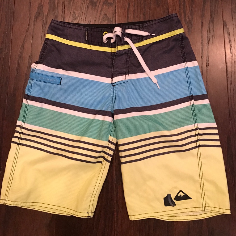 Boys Quicksilver Boardshorts Sz 24