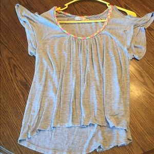 Medium open shoulder loose tee