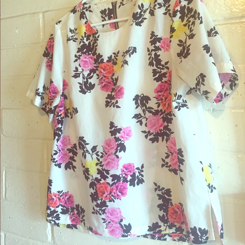 Floral blouse with zipper-up blouse