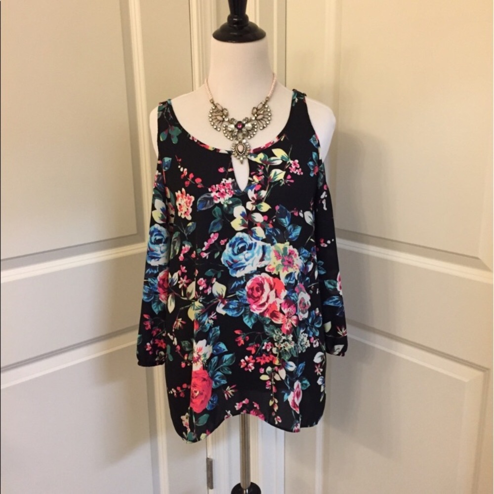 🌈LOOKING FOR🌈 Floral Cold Shoulder Keyhole Top