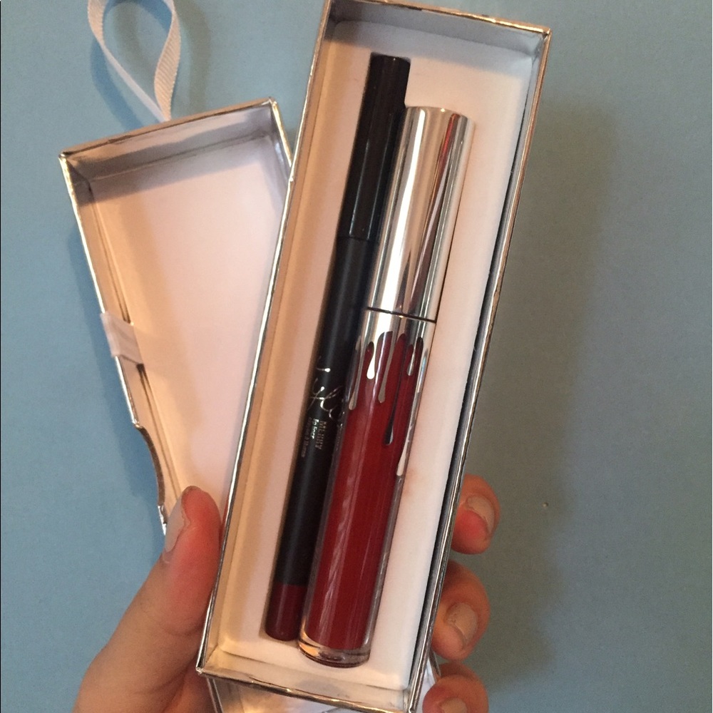 Kylie jenner merry lip kit
