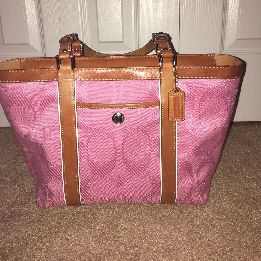 Authentic Coach Handbag 💗 EUC