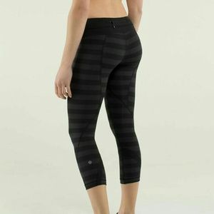 Lululemon Micro Stripe Inspire crops sz 4