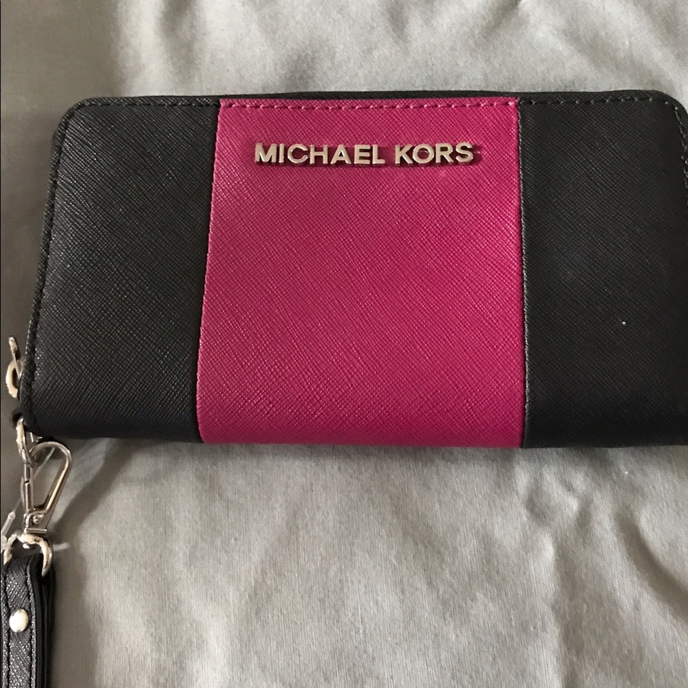 Michael Kors wristlet