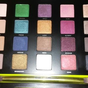 Limited Edition Urban Decay Vice 3 Eyeshadow Palet