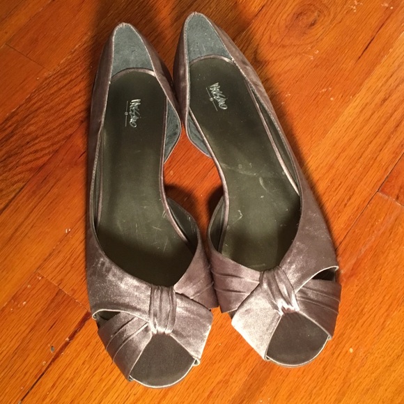 Sz 9 hardly worn Brown Silk open-toes flats - Picture 1 of 3