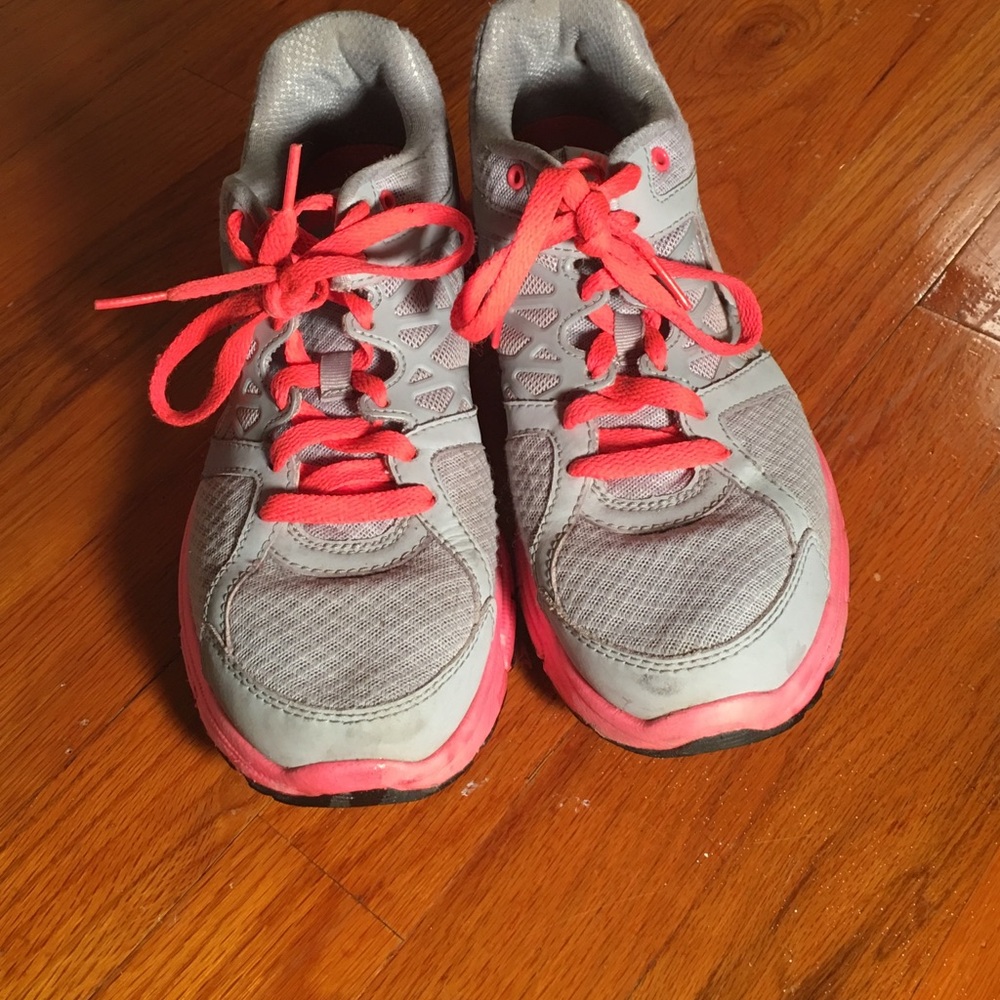 Sz 9.5 lightly worn Nike Relentless 2