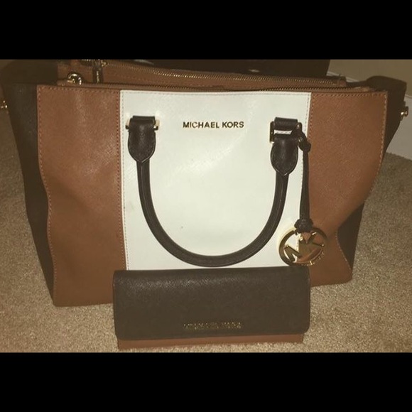 Michael Kors Purse - Picture 1 of 1