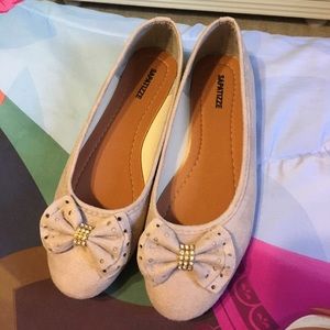 Nude flats