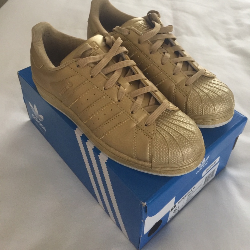 ✨Rare SuperStar Gold Coin Women's Adidas ✨