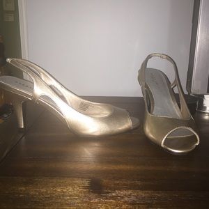 Kenneth Cole Reaction Golf Heels