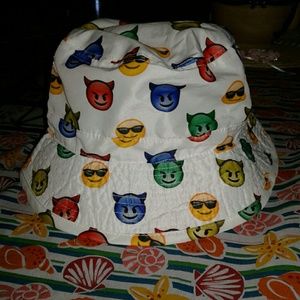 CITY HUNTER  RAIN / SUN.   HAT 4/6 AND BEYOND