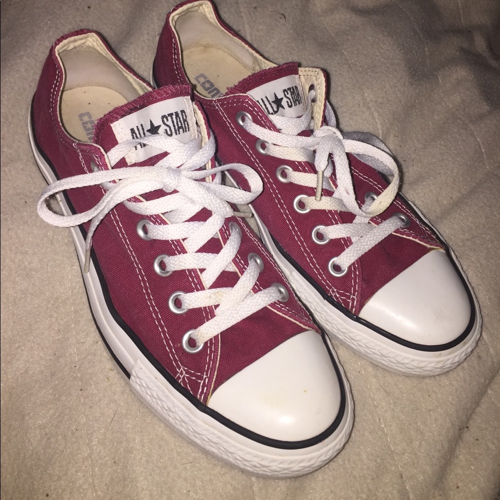 Maroon converse. 8.5