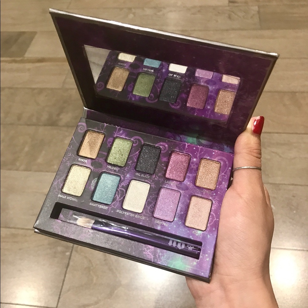 Urban Decay eyeshadow palette