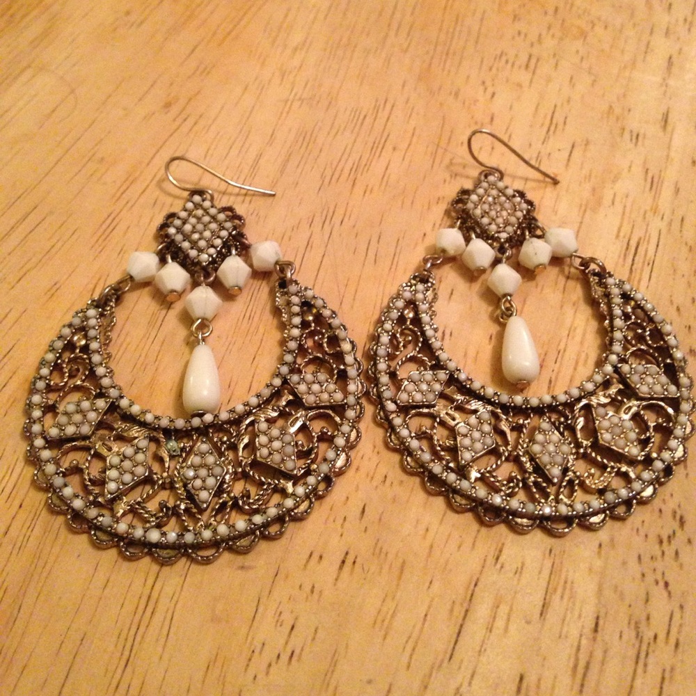 Vintage gold toned earrings