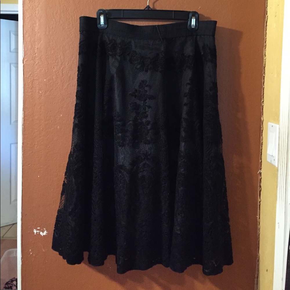 🌸 Beautiful lace black skirt