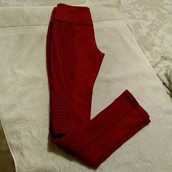 Lululemon Virtue Energy Pant in Cranberry sz 4 - Picture 3 of 4