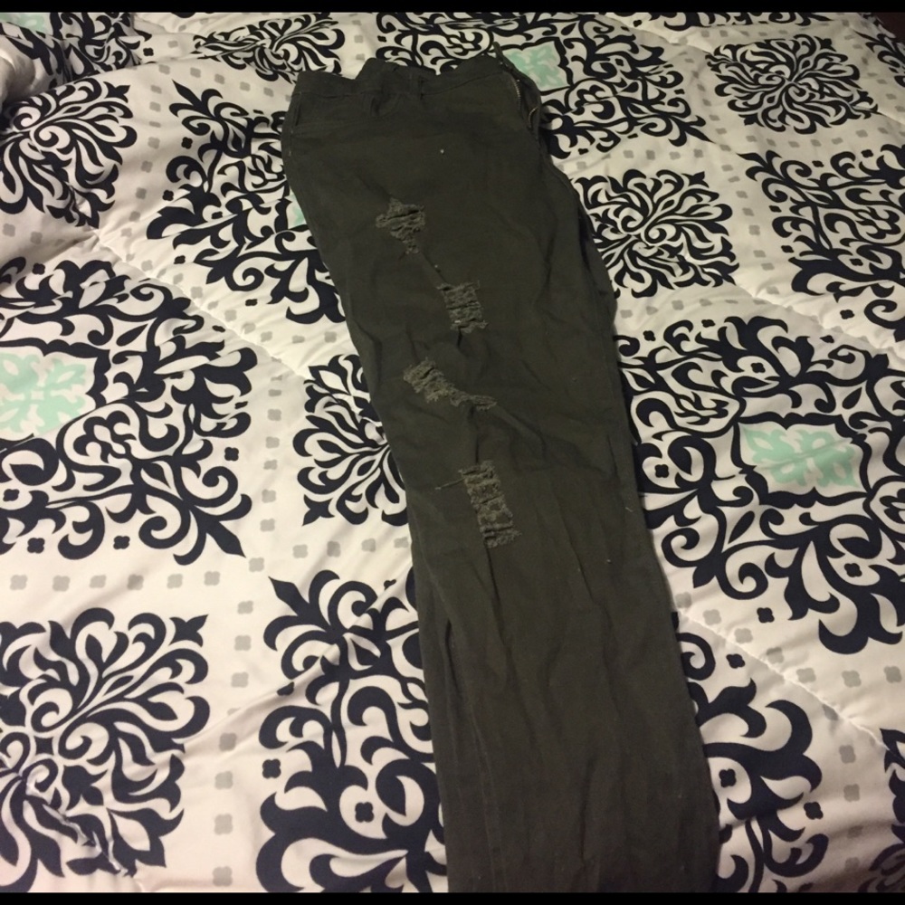 NWOT Army Green 2xl jeans. Never worn.