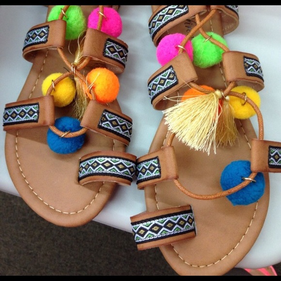 Women's Pom Pom Sandals - Picture 6 of 7