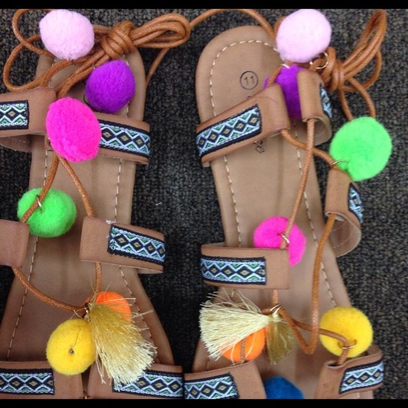 Women's Pom Pom Sandals - Picture 7 of 7
