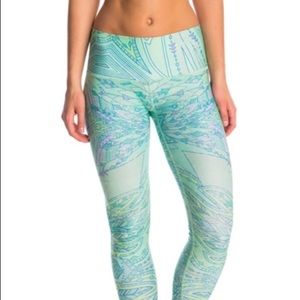 Teeki Envisions hot pant yoga pants NEW!