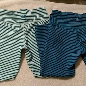 2 pairs of New Balance stripped crops sz XS