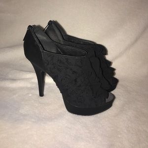 Black Kardashian Kollection lace bootie heels sz 8