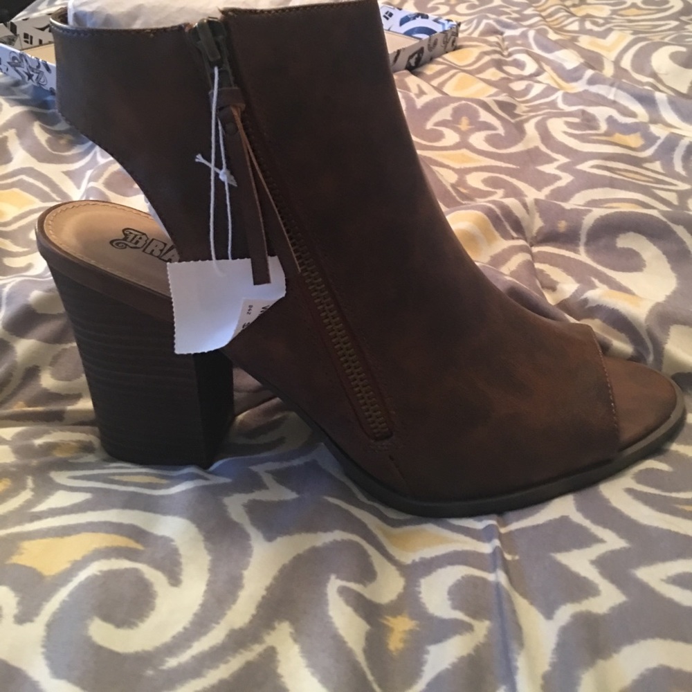 Shoes - Picture 2 of 2