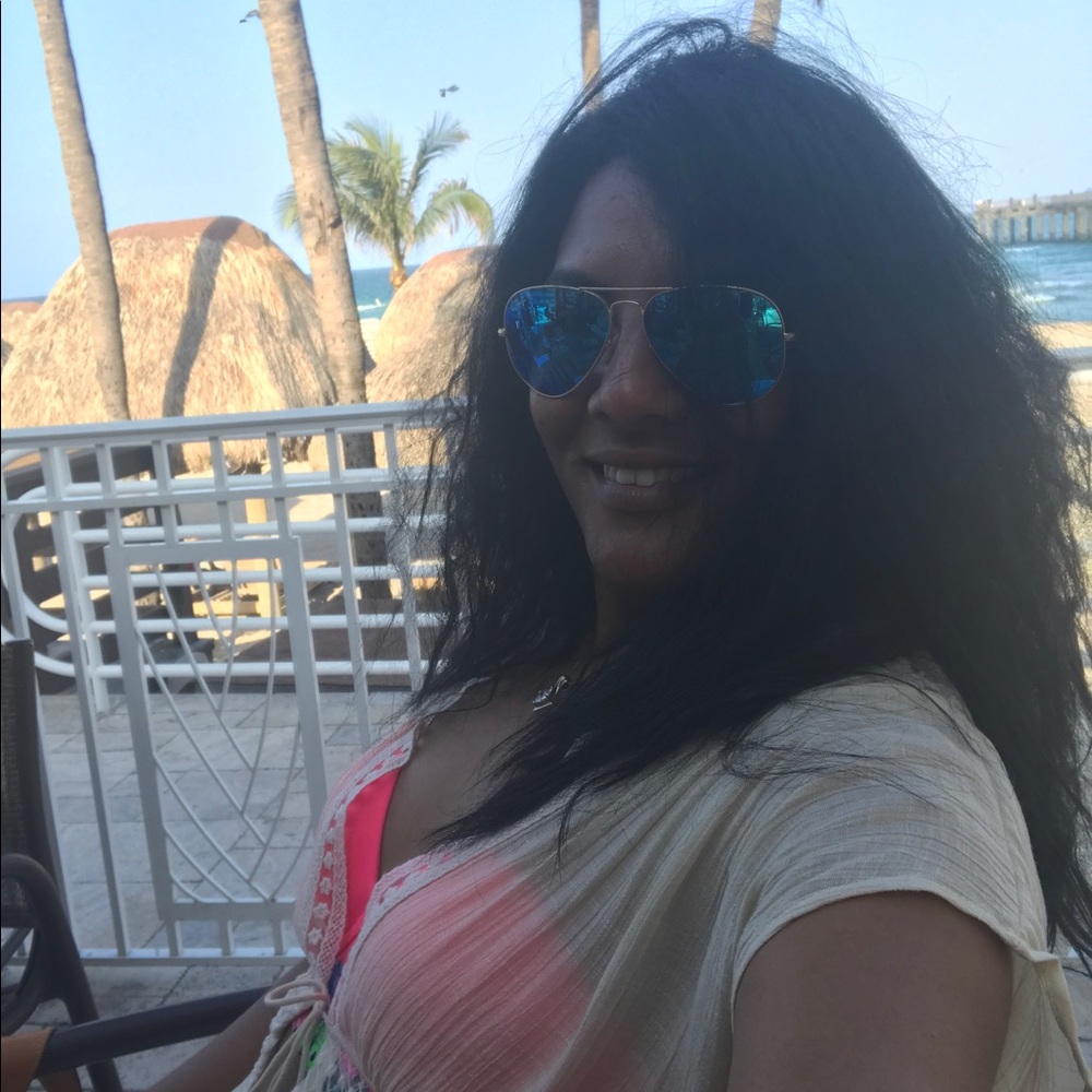 Meet your Posher, Yanuaria