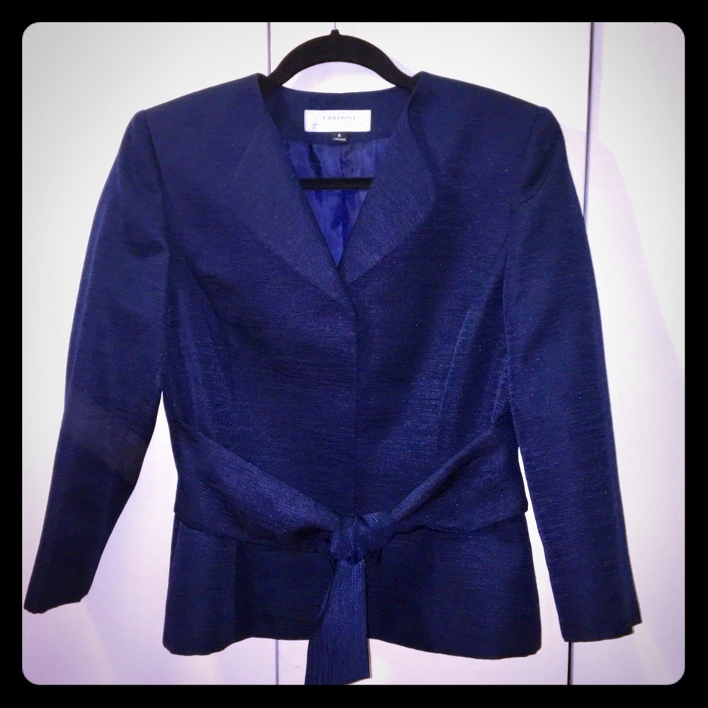 TAHARI Arthur S. Levine Navy 2 Piece Skirt Suit