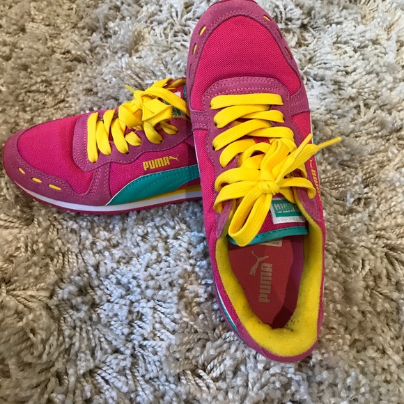 Puma Shoes - Barely worn Puma sneakers. Women's size 6.5.