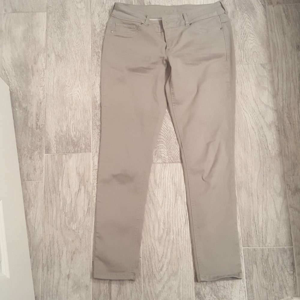 Super cute ankle length skinny pants