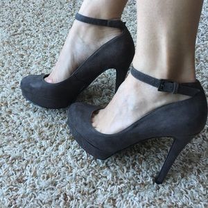 Like New Guess Heels