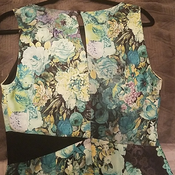 Eci Dress - Picture 2 of 3